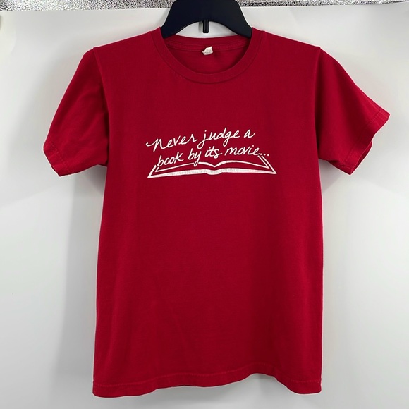 Vintage “Never judge a book by its movie” red t shirt Size Small - Picture 1 of 5